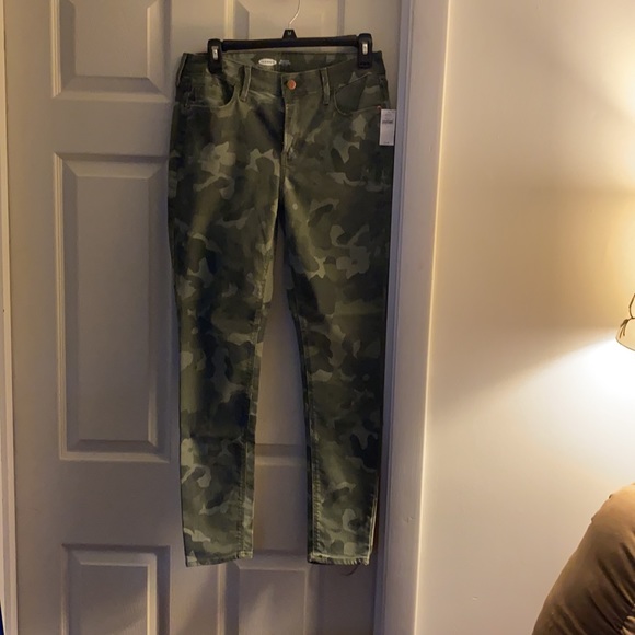 Brand New Old Navy Rockstar Super Skinny Mid-Rise Jean/Jegging - Picture 4 of 4